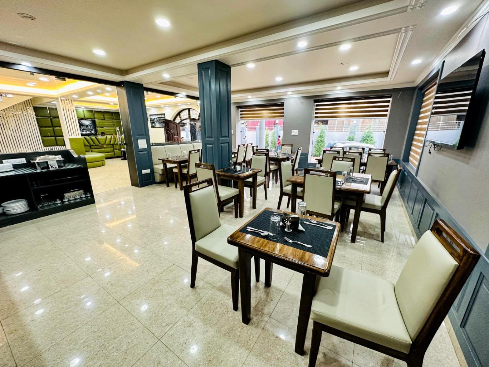 Srinagar Group Of Hotels المظهر الخارجي الصورة